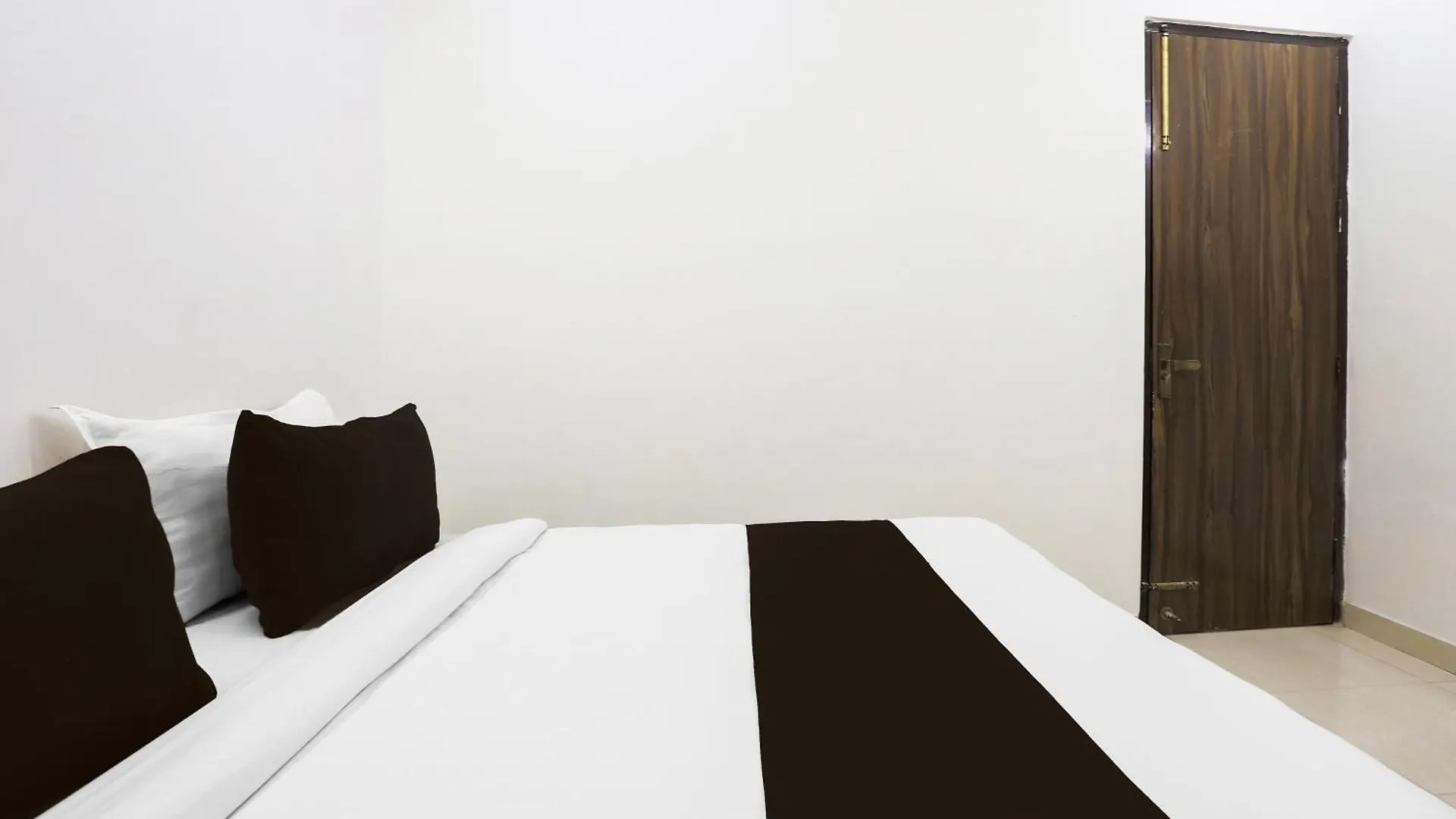 Hotel O Star Corporate Suites Gurgaon 4*,  Índia