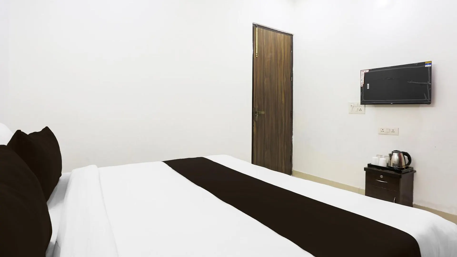 Hotel O Star Corporate Suites Gurgaon 4*,